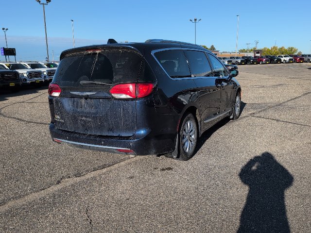 Used 2018 Chrysler Pacifica Touring-L Plus FWD image 6