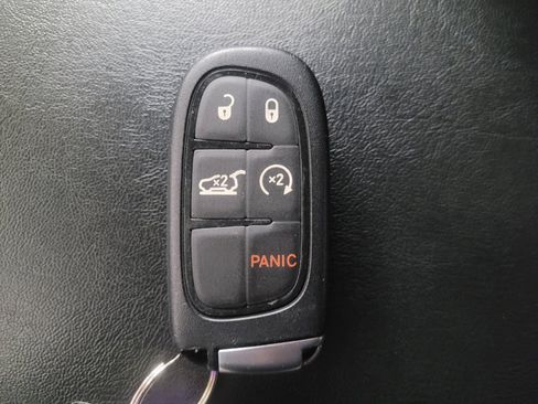 Used 2016 Jeep Cherokee Limited w/ Luxury Group image 32