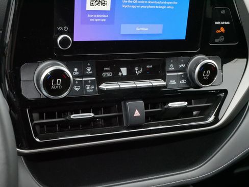 Used 2023 Toyota Highlander LE image 23