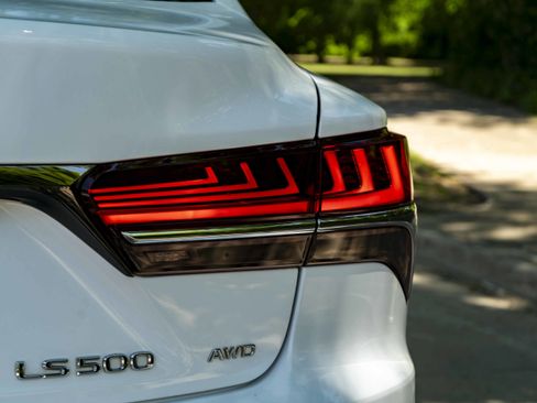 Used 2019 Lexus LS 500 F Sport w/ Accessory Package (Z2) AWD/4WD image 13