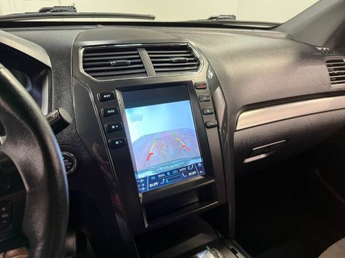 Used 2018 Ford Explorer XLT w/ Equipment Group 202A AWD/4WD image 81