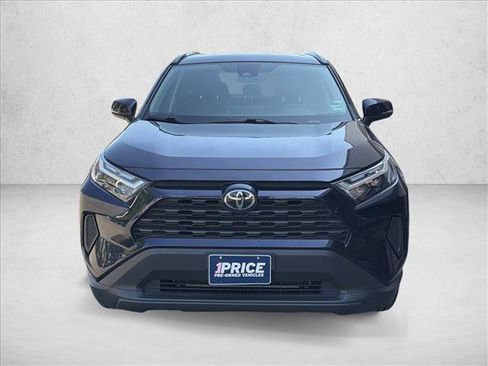 Used 2025 Toyota RAV4 XLE AWD/4WD image 2