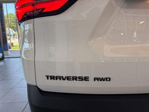 Used 2023 Chevrolet Traverse LS w/ Midnight/Sport Edition image 10