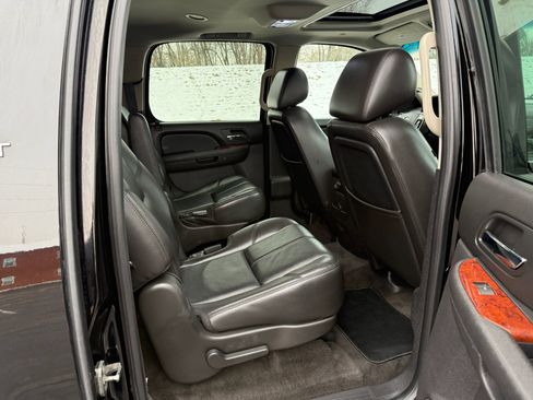 Used 2011 Chevrolet Suburban LT w/ Luxury Package image 23