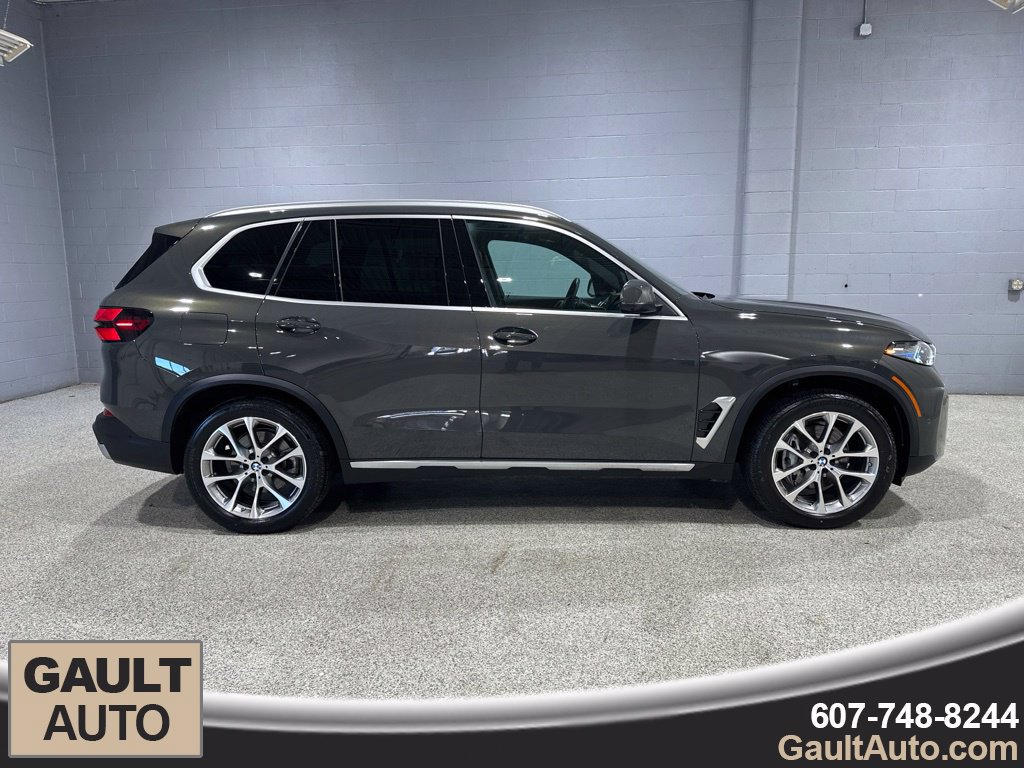 Used 2025 BMW X5 xDrive40i w/ Executive Package AWD/4WD image 2