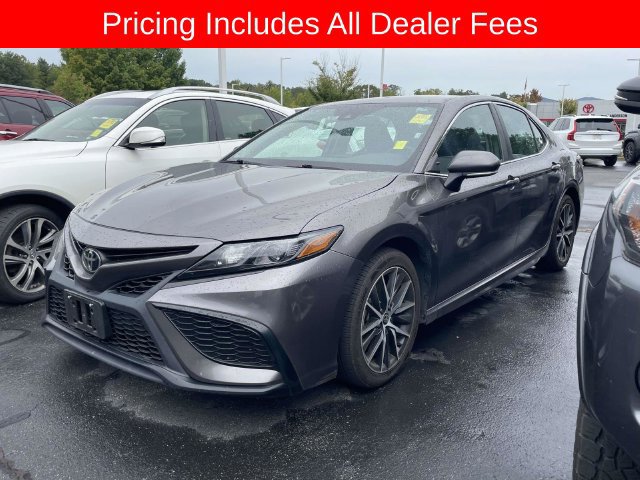 Used 2024 Toyota Camry SE FWD image 1