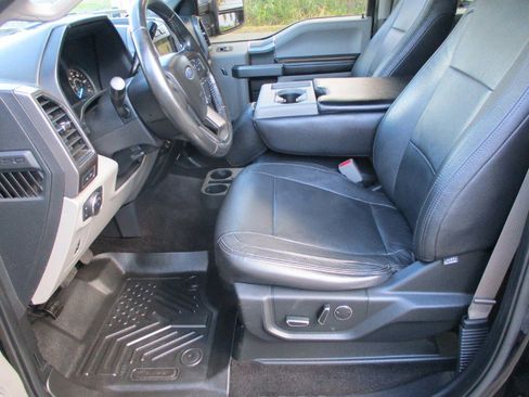 Used 2017 Ford F150 XLT w/ Equipment Group 302A Luxury image 31