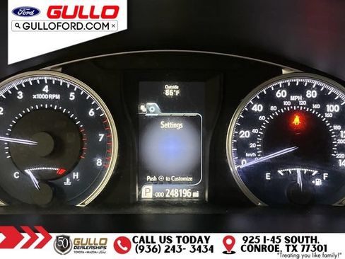 Used 2017 Toyota Camry XLE w/ Moonroof Package FWD image 25