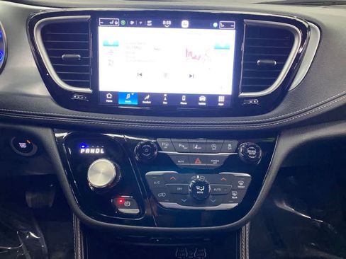 Used 2025 Chrysler Pacifica Limited w/ Uconnect Theater Family Group AWD/4WD image 20