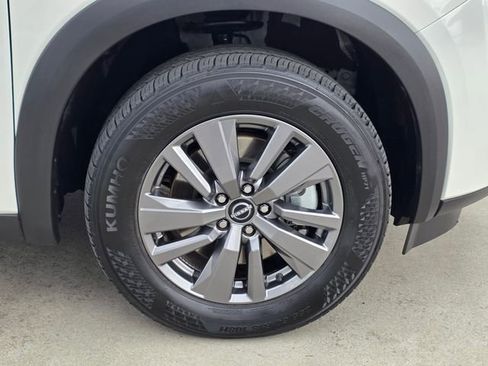 Used 2025 Nissan Pathfinder SV FWD image 8