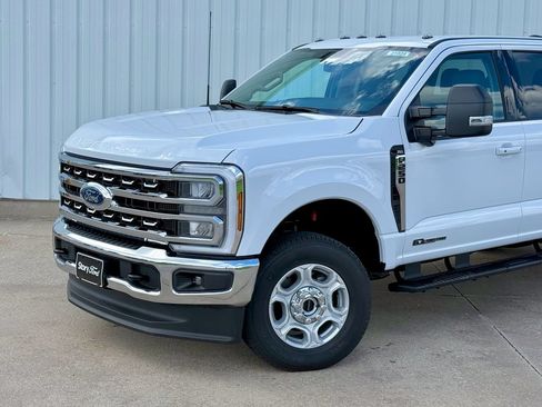 New 2026 Ford F250 XLT w/ XLT Premium Package AWD/4WD image 2