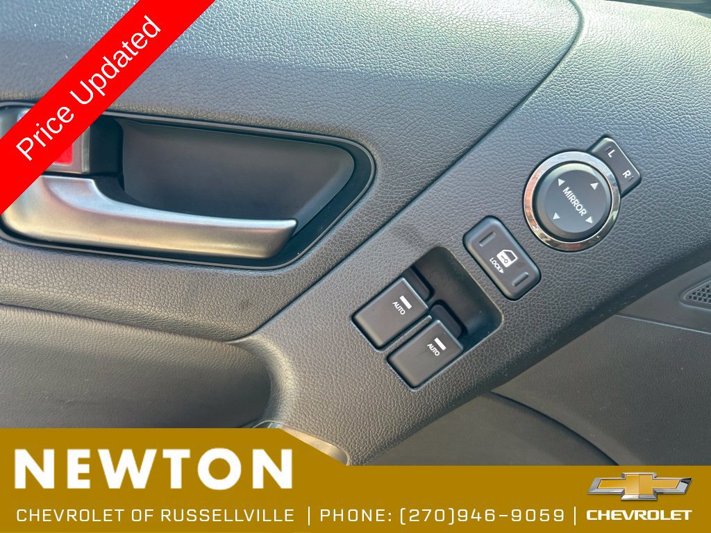 Used 2012 Hyundai Genesis 3.8 RWD image 9
