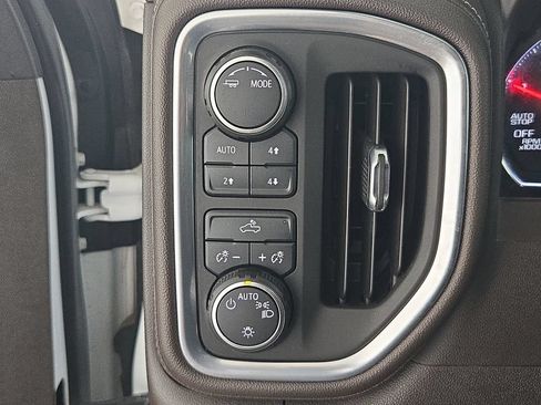Used 2022 Chevrolet Silverado 1500 LT AWD/4WD image 23