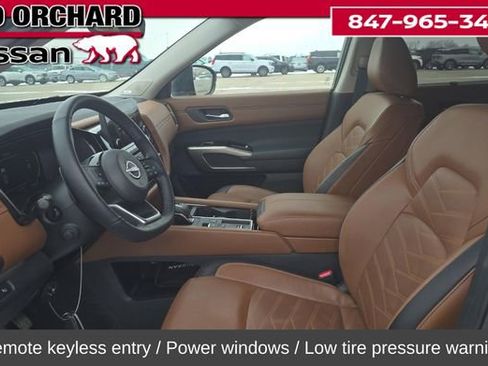 Used 2024 Nissan Pathfinder Platinum w/ Cargo Package image 6