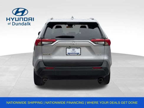 Used 2021 Toyota RAV4 XLE Premium image 9