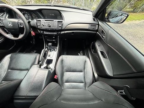 Used 2017 Honda Accord Sport Special Edition image 11
