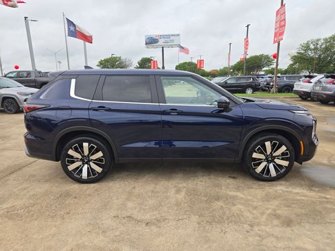 Used 2025 Mitsubishi Outlander SE FWD image 6