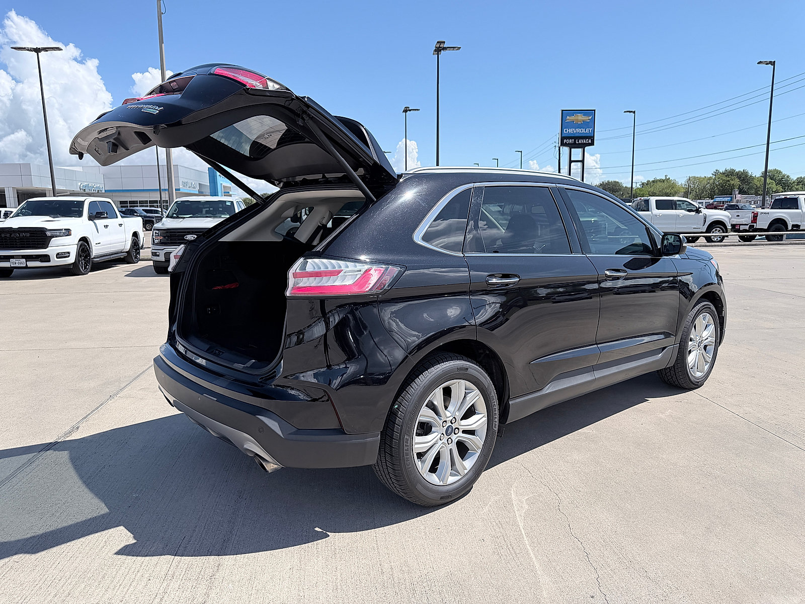 Used 2020 Ford Edge Titanium FWD image 16