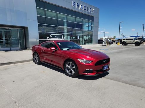 Used 2017 Ford Mustang Coupe RWD image 3