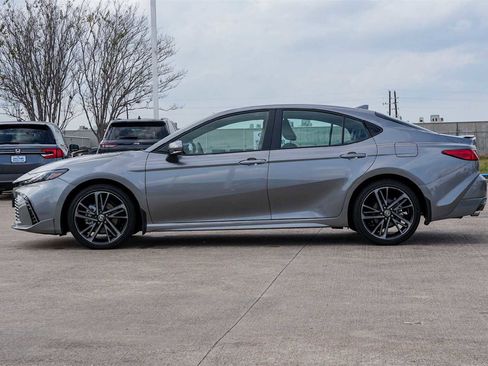 Used 2025 Toyota Camry XSE image 3