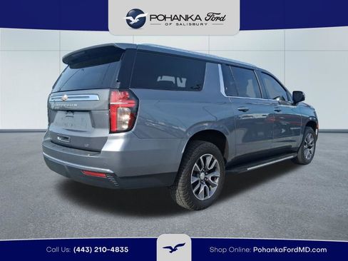 Used 2022 Chevrolet Suburban LT w/ Luxury Package image 5