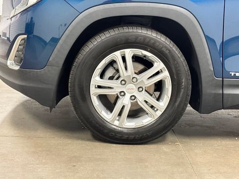 Used 2020 GMC Terrain SLE w/ Driver Convenience Package FWD image 11