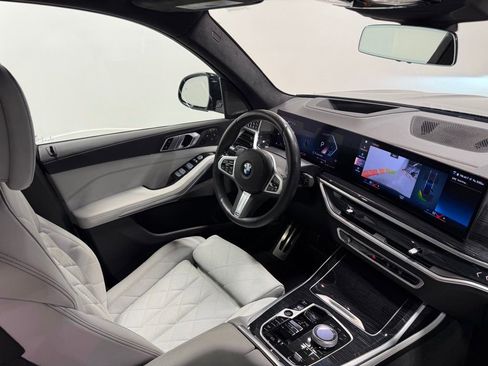 Used 2023 BMW X7 xDrive40i w/ Executive Package image 37