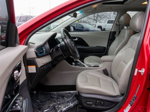 Used 2017 Kia Niro Touring image 11