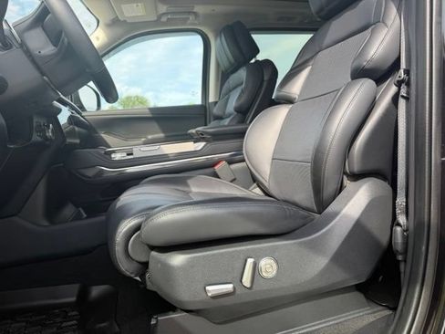 Used 2025 Lincoln Navigator Reserve AWD/4WD image 25