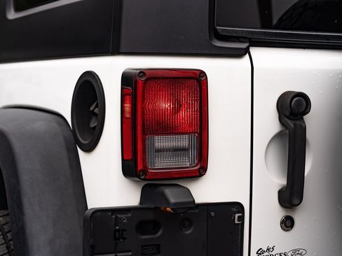 Used 2018 Jeep Wrangler Unlimited Sport S AWD/4WD image 14