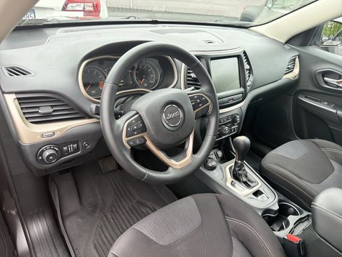 Used 2015 Jeep Cherokee Latitude w/ Comfort/Convenience Group AWD/4WD image 17