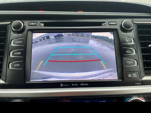 Used 2019 Toyota Highlander XLE AWD/4WD image 8