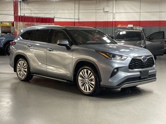 Used 2023 Toyota Highlander Platinum video 2