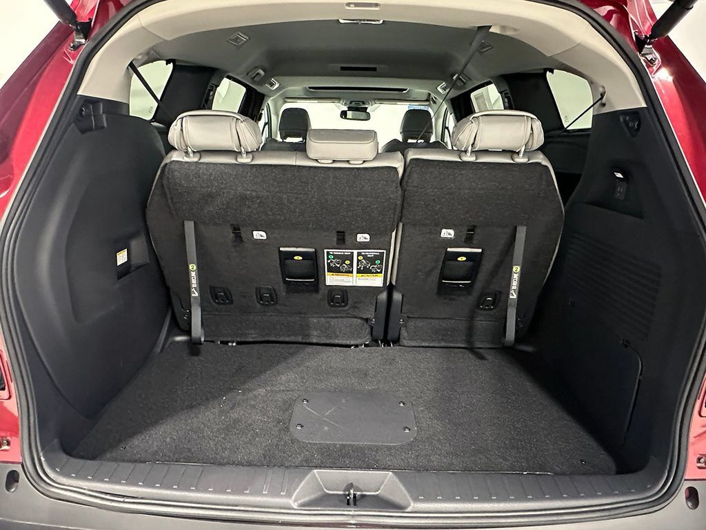 Used 2026 Toyota Sienna XLE FWD image 7