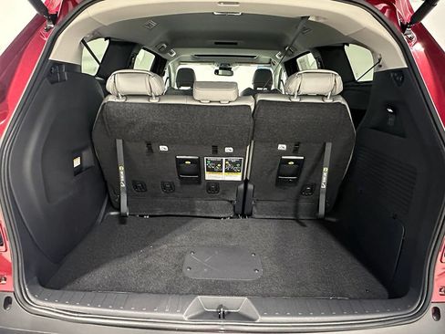 Used 2026 Toyota Sienna XLE FWD image 7