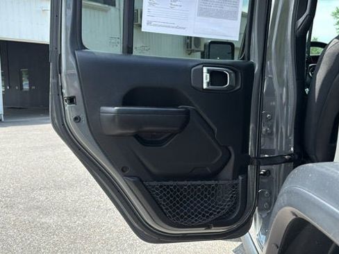 Used 2021 Jeep Wrangler Unlimited Rubicon w/ LED Lighting Group AWD/4WD image 24