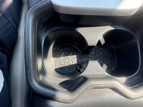 Used 2021 Toyota RAV4 XLE Premium AWD/4WD image 20