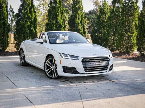 Used 2016 Audi TT 2.0T w/ Technology Package image 2