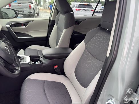Used 2021 Toyota RAV4 XLE w/ Convenience Package AWD/4WD image 10