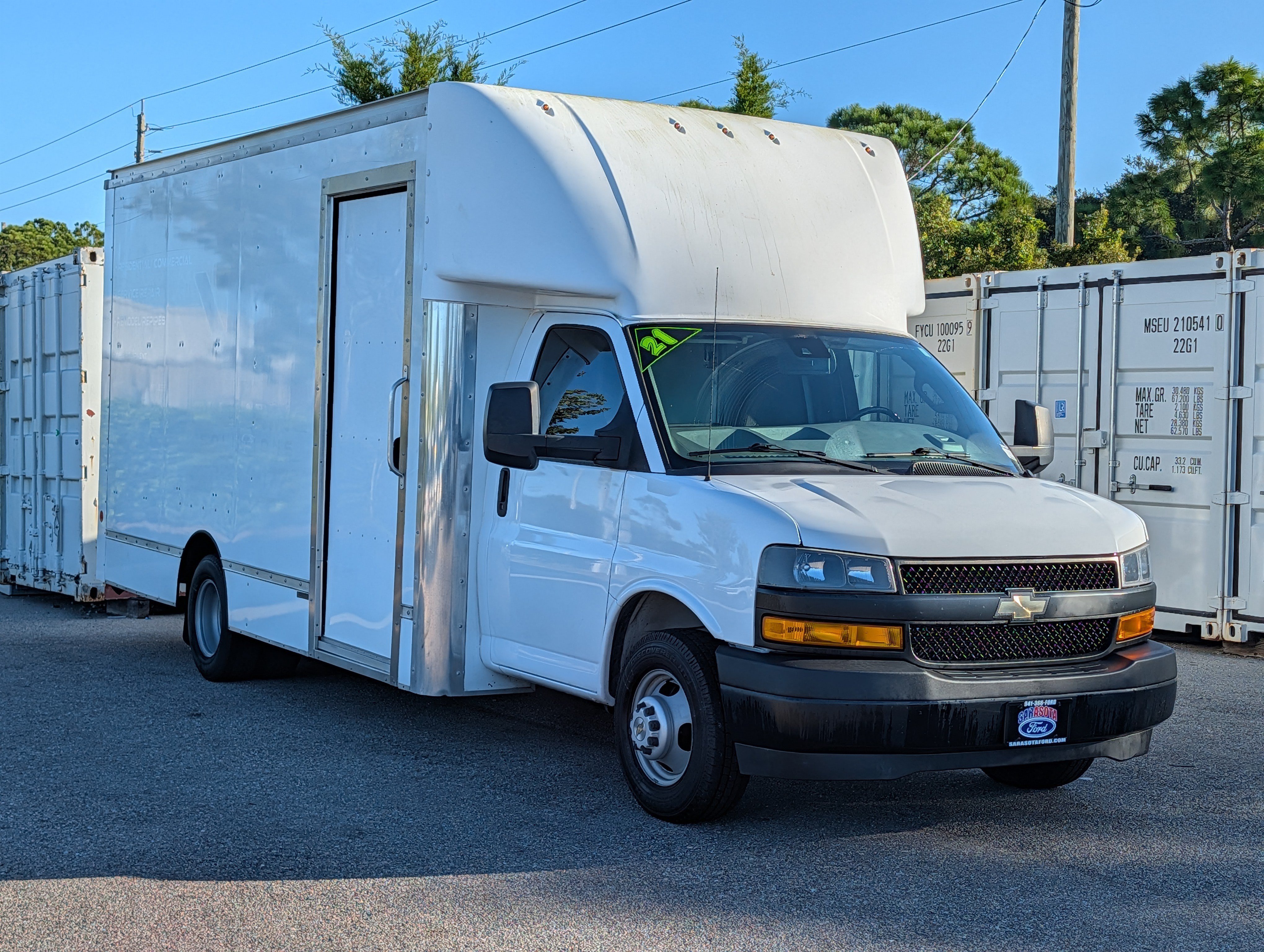 Used 2021 Chevrolet Express 3500 w/ Power Convenience Package RWD image 3
