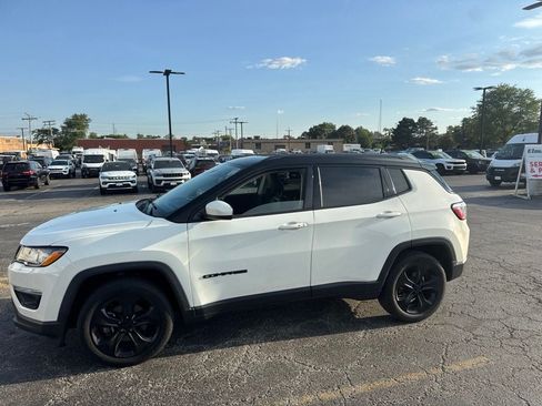 Used 2018 Jeep Compass Latitude FWD image 3