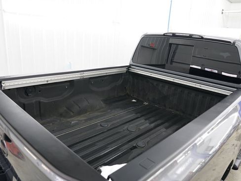 Used 2018 Nissan Titan SL w/ Midnight Edition image 18