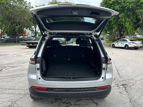 Certified 2024 Jeep Grand Cherokee Altitude image 40