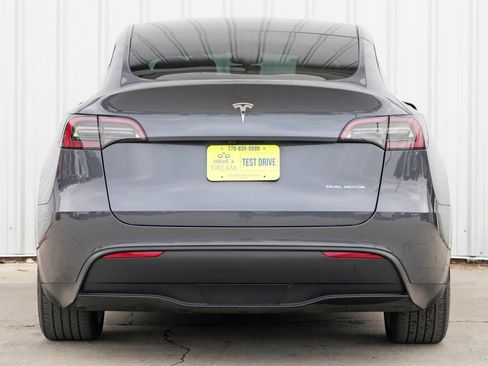 Used 2023 Tesla Model Y Long Range image 11