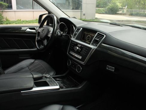Used 2016 Mercedes-Benz GL 320 BlueTEC 4MATIC w/ Premium I Package image 26
