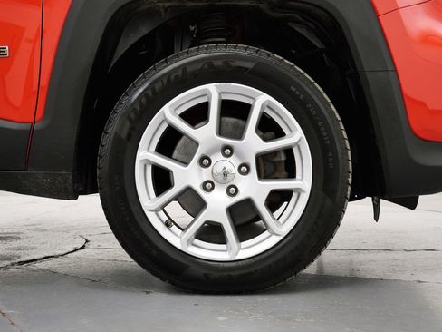 Used 2021 Jeep Renegade Latitude AWD/4WD image 32