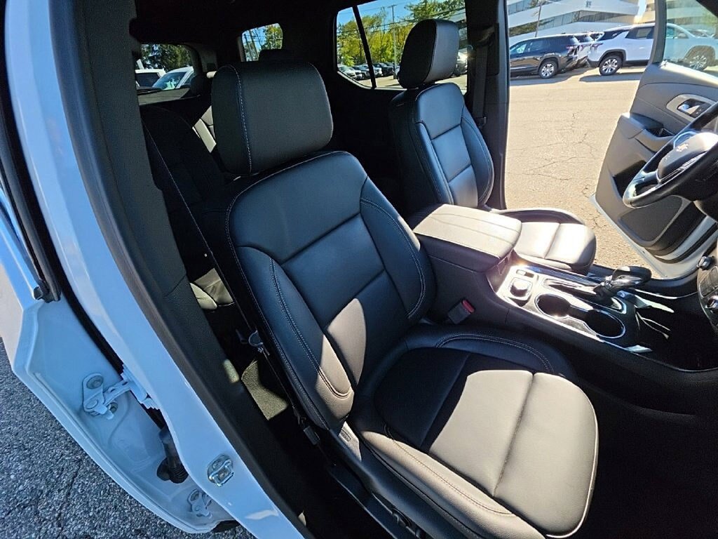 Used 2023 Chevrolet Traverse LT AWD/4WD image 17