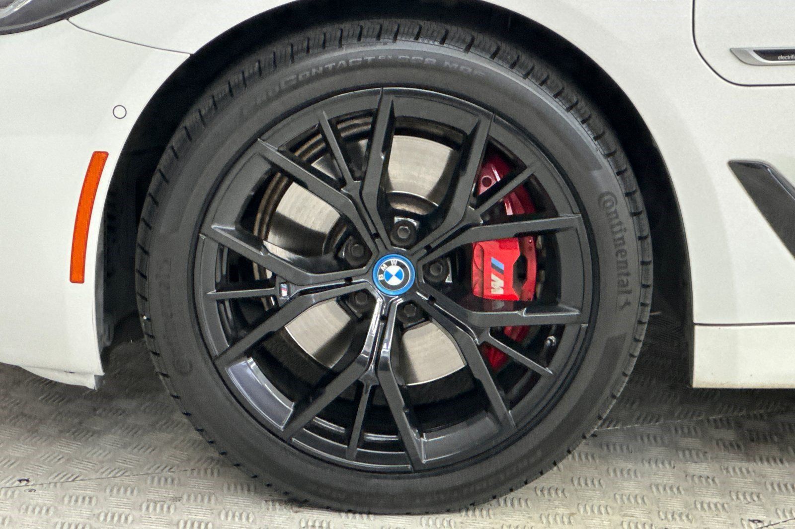 Certified 2023 BMW 530e w/ M Sport Package RWD image 12