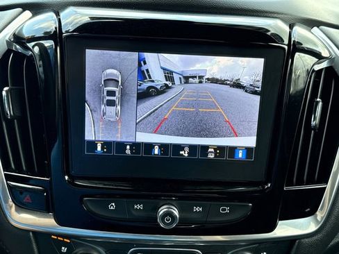 Used 2023 Chevrolet Traverse Premier image 19