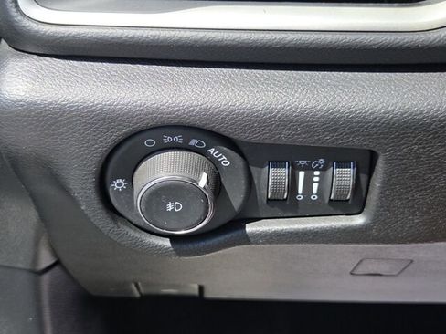 Used 2020 Chrysler Pacifica Touring-L Plus FWD image 28